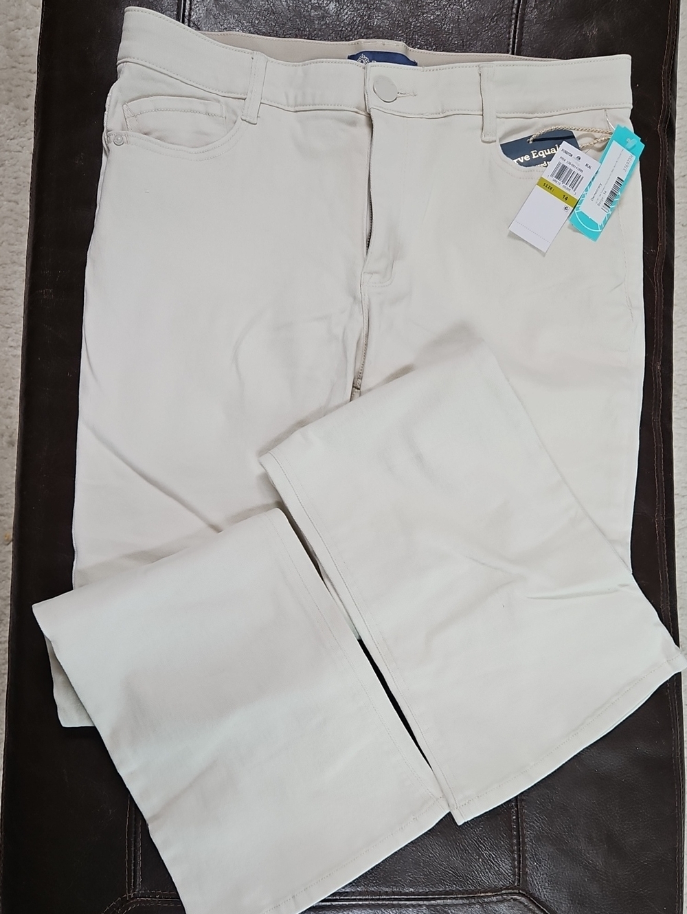 Democracy Women's Straight Leg Jeans in Off-White/Cream